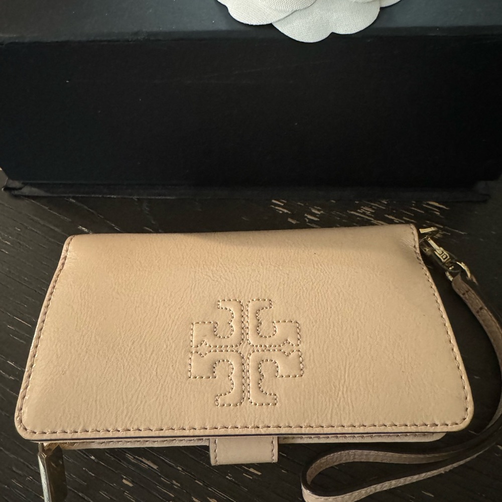 Tory Burch Cream Leather Wallet Clutch